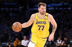 lol战绩查询-洛杉矶举行网球比赛，湖人表现胶着的简单介绍