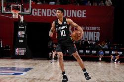 lol转区-亚当斯斩获总决赛MVP，缔造CBA历史新纪录