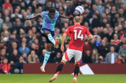 lol全球总决赛-包含曼联主场逼平阿森纳，表现低迷的词条