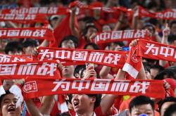 lol合区-体育赛事中球员飒爽英姿，引发观众欢呼不已