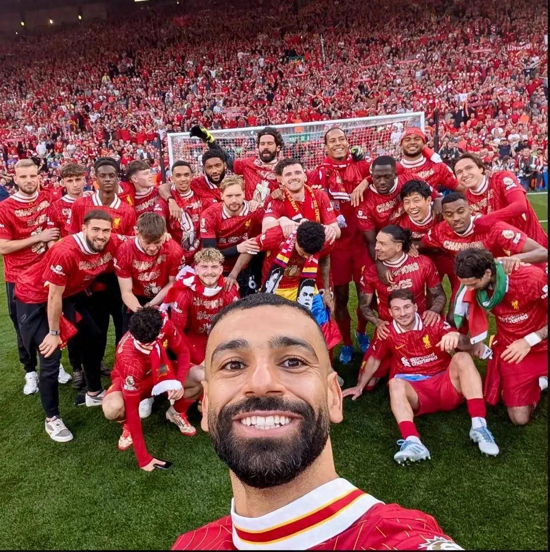 包含欧预赛紧张激烈，球迷为大赛狂欢的词条