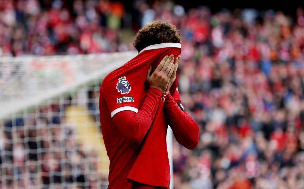 包含曼联主场逼平阿森纳，表现低迷的词条