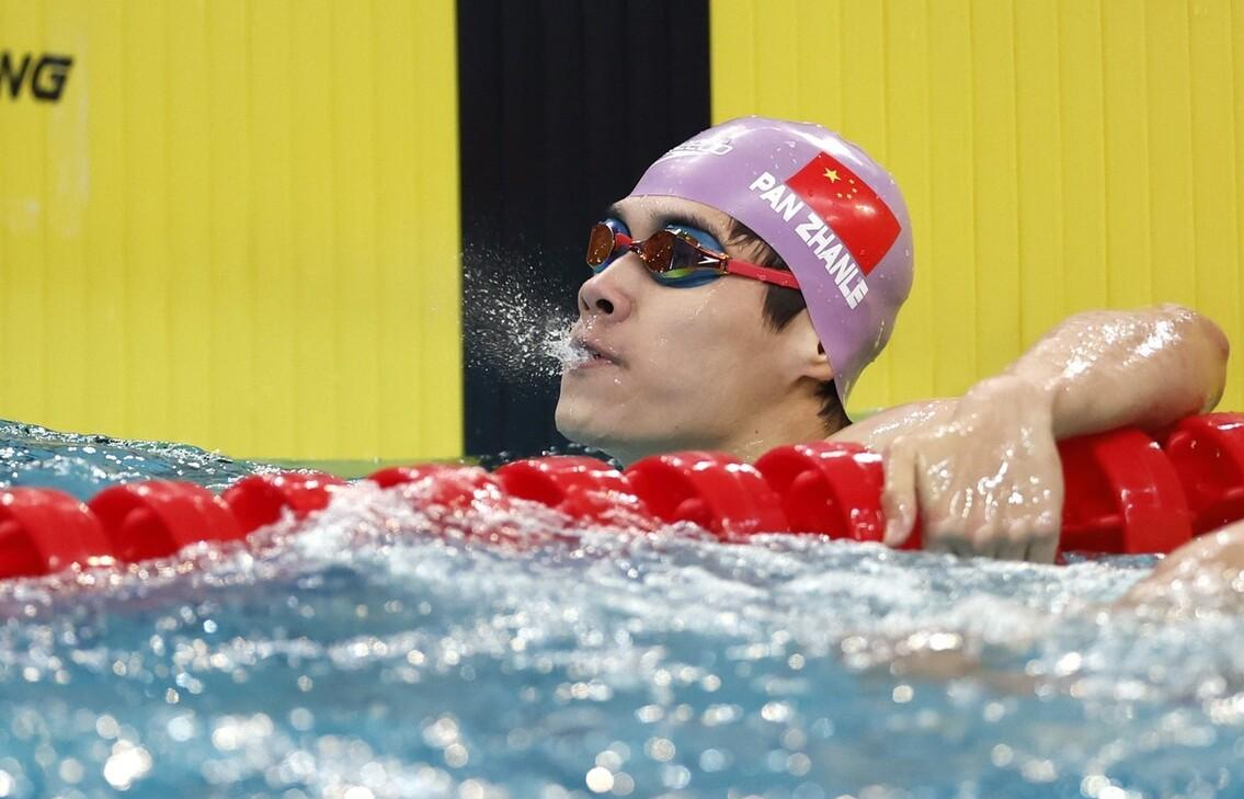 包含法国游泳名将夺冠，破本国纪录成为焦点的词条