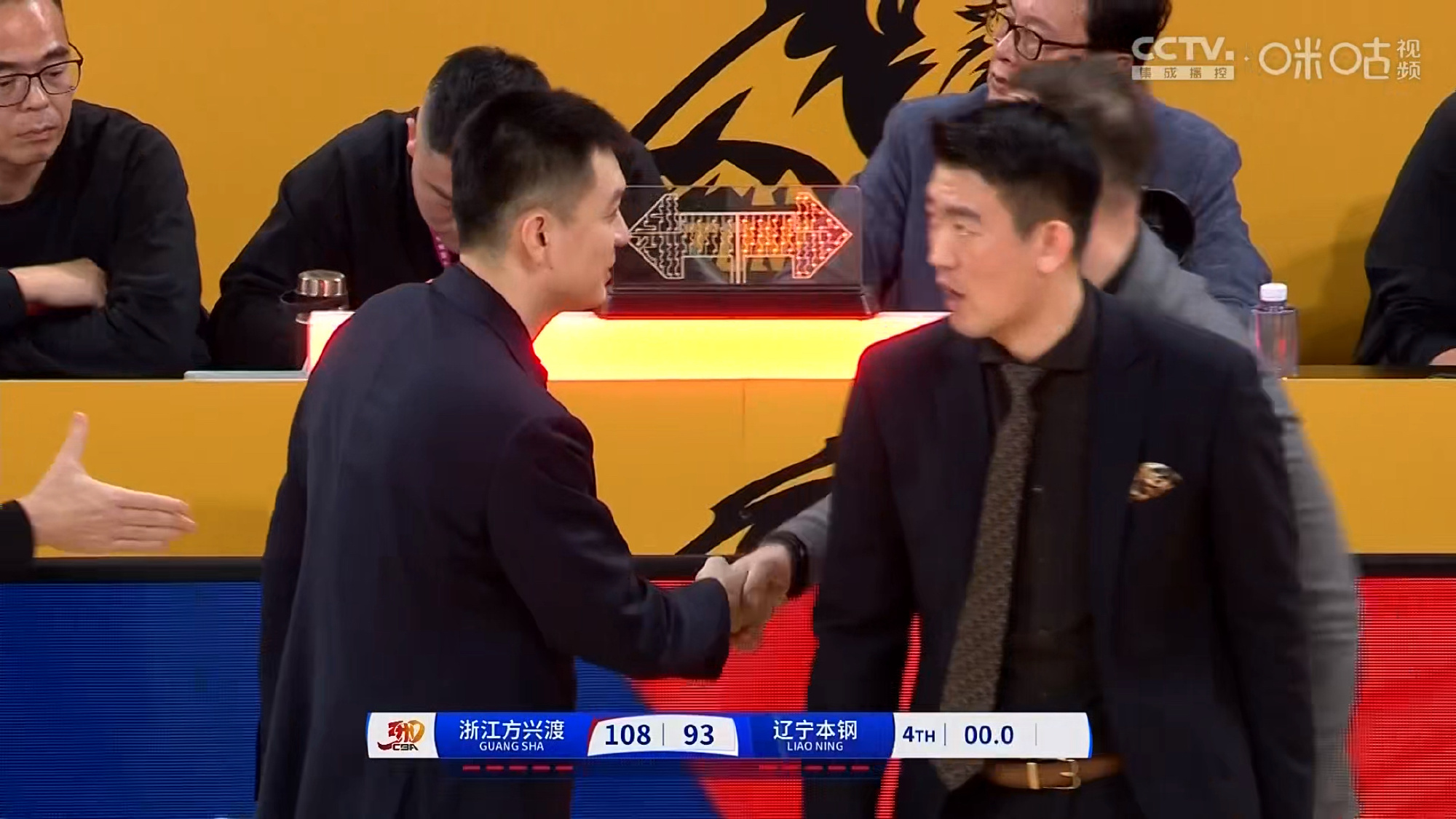 广厦主场惜败上海，球队表现仍有待提高的简单介绍