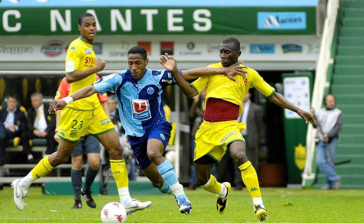 包含南特在主场迎战图卢兹，双方握手言和的词条