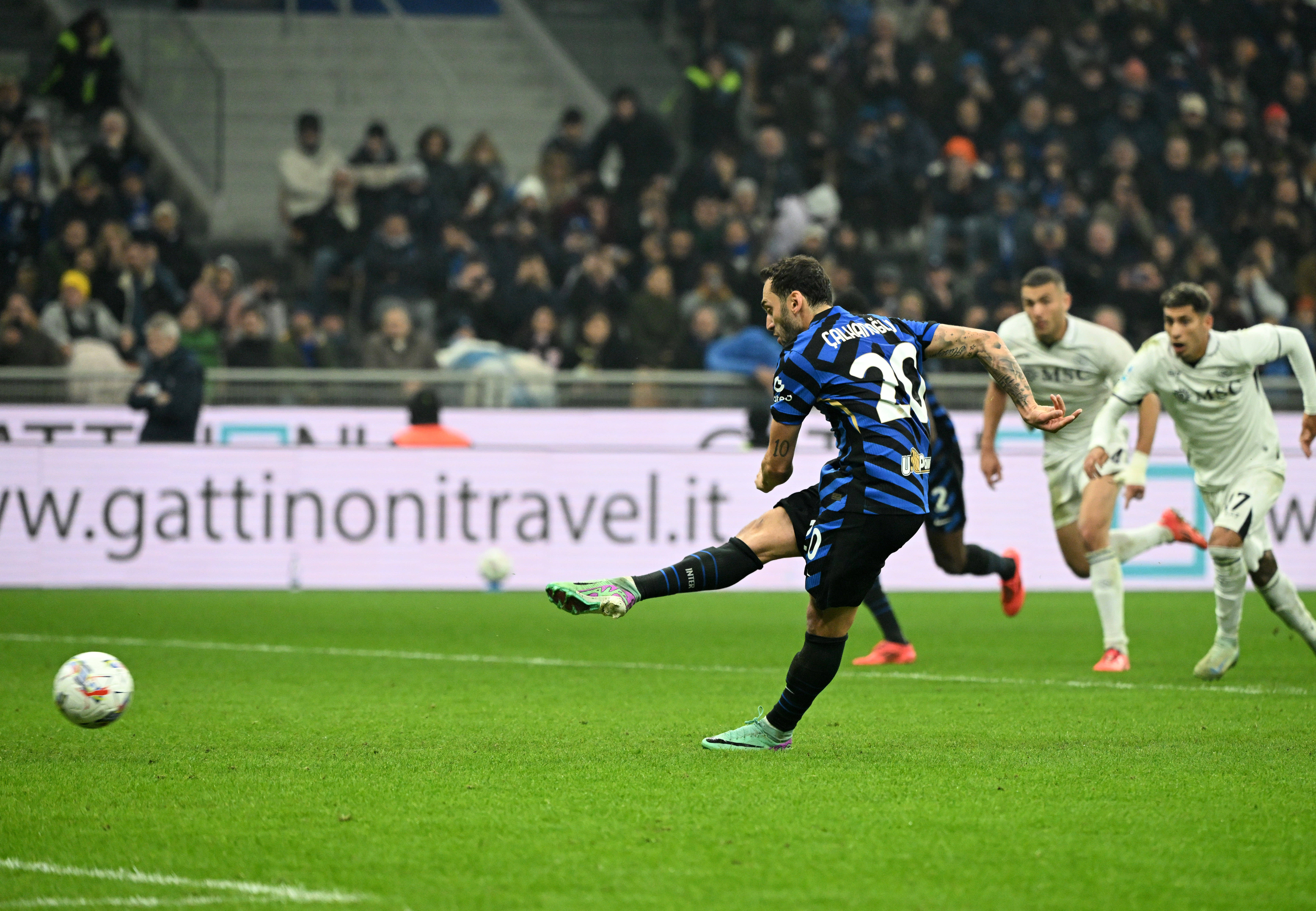 包含维罗纳客场大胜，实现客场三连胜的词条