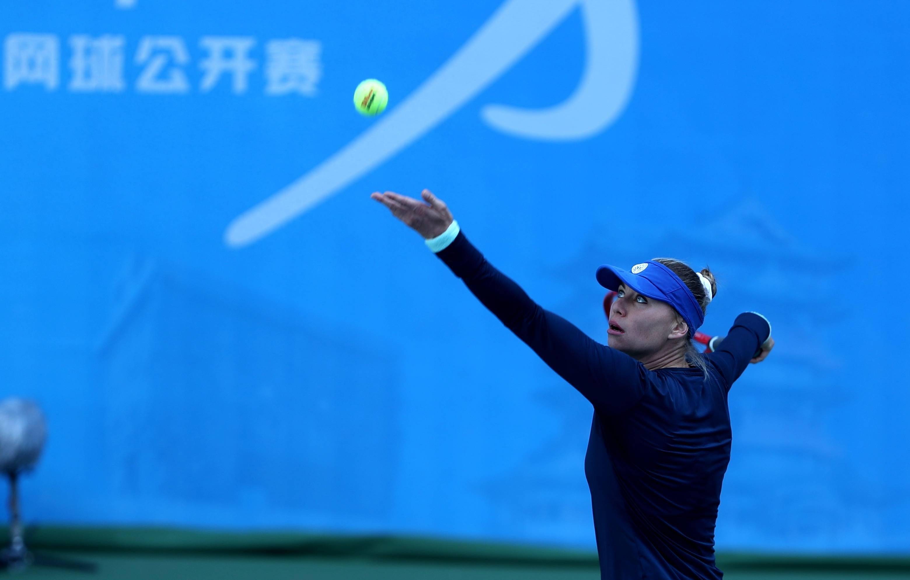 网球赛事中火箭战胜对手成功续约