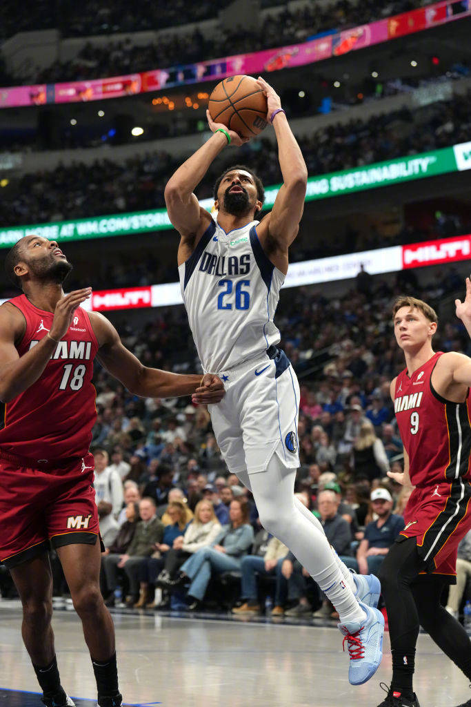 包含热火球员因伤缺阵，板凳深度受挑战的词条