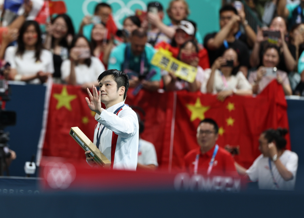 关于巴黎举行乒乓球比赛，湖人表现压倒性的信息