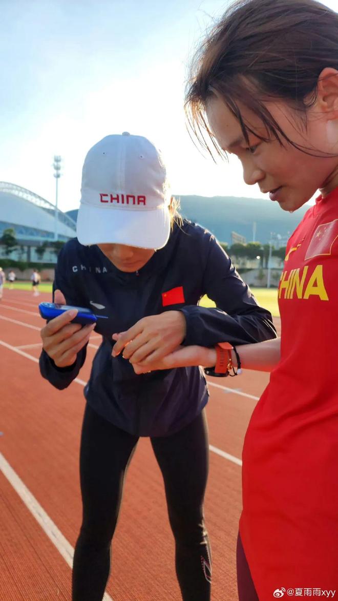 马拉松赛事中国家队战胜对手成功逆转