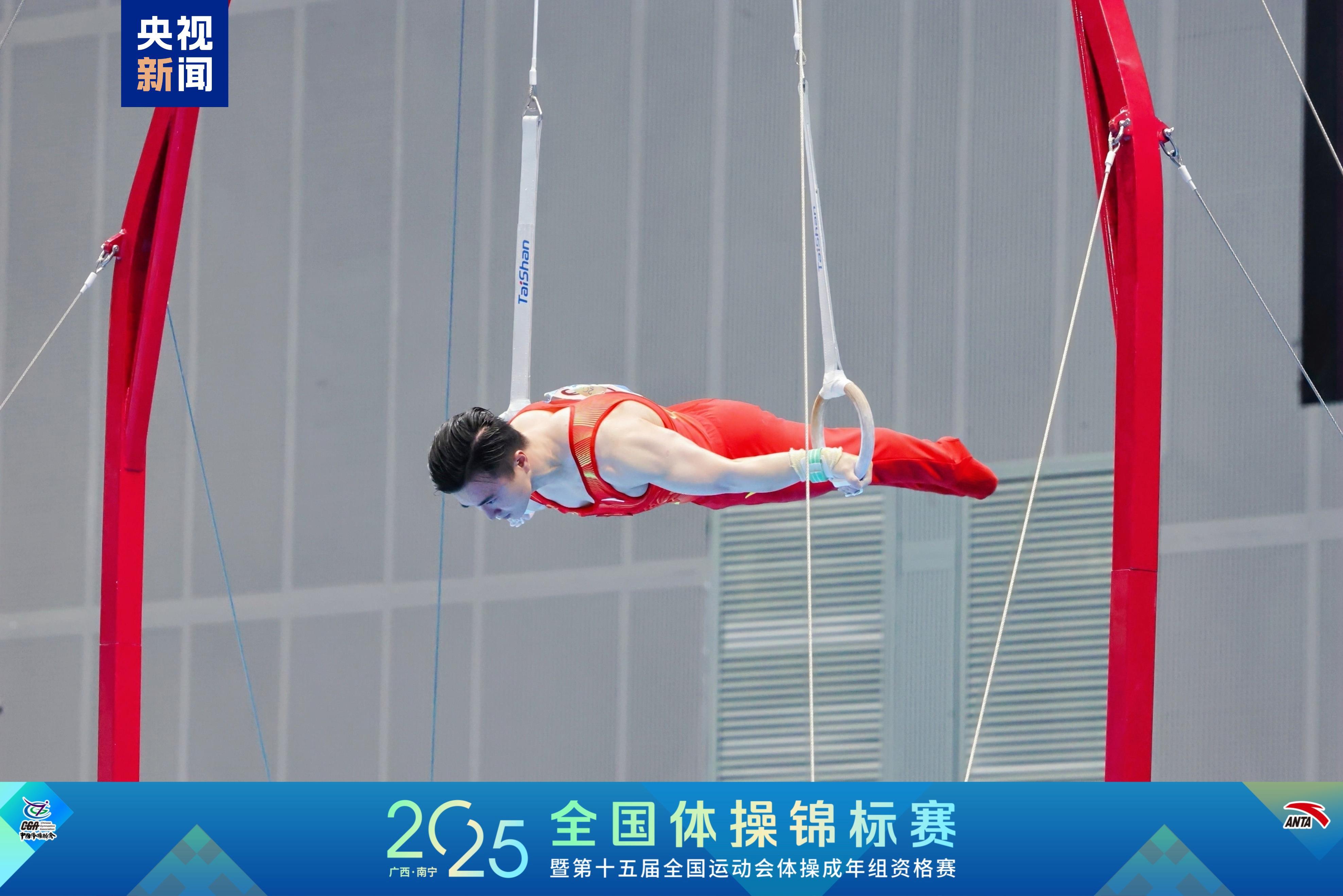 中国体操队在团体比赛中斩获佳绩