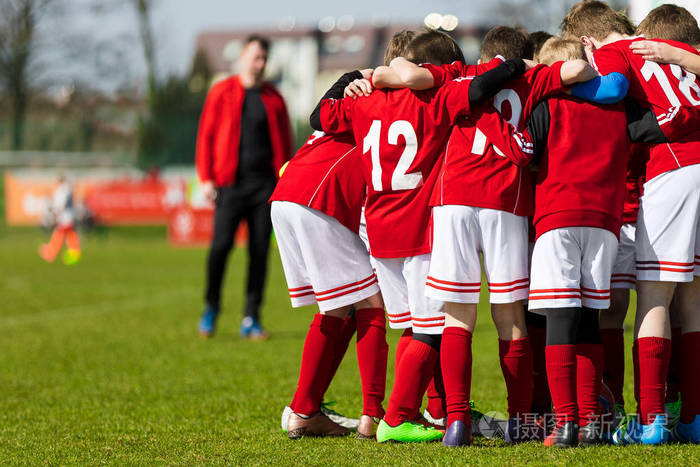 外国足球教练团队引进新理念