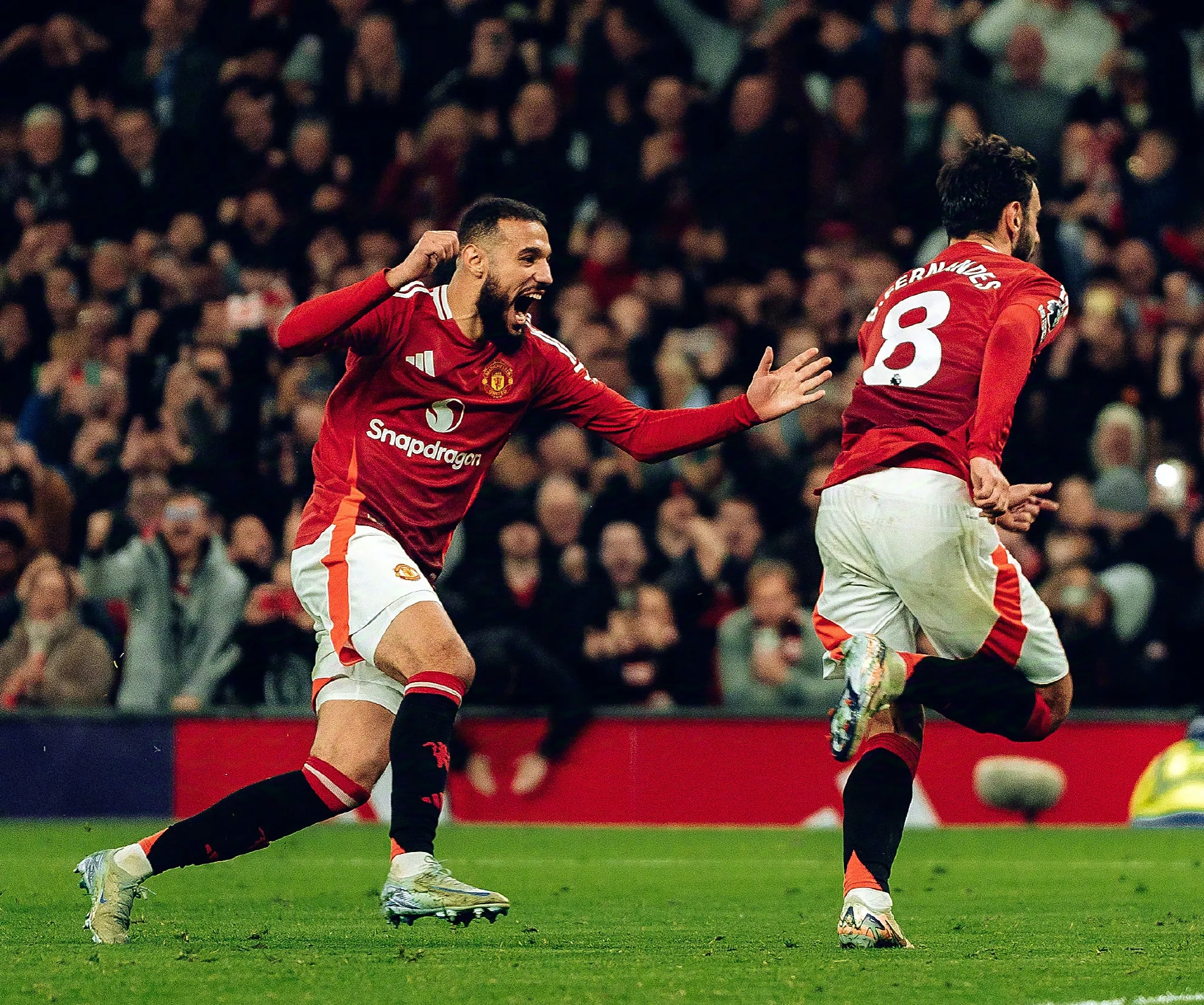 切尔西主场大胜曼联，持续领跑的简单介绍