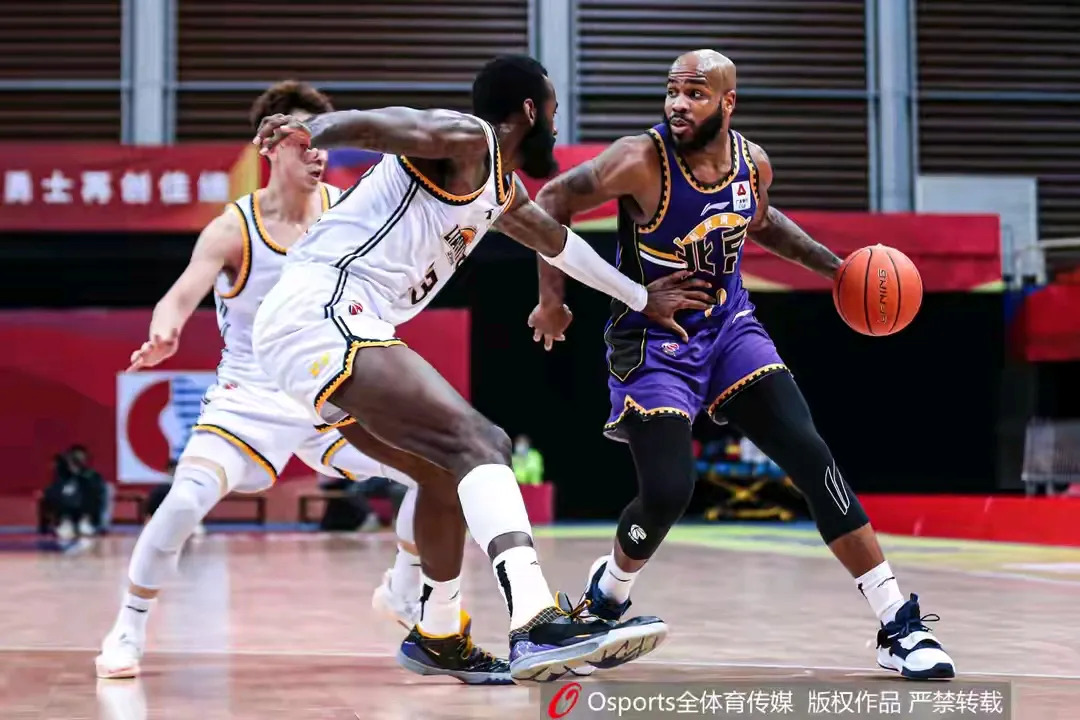 张三将率领球队挑战当前排名第一的球队