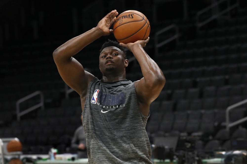 关于尤文图斯前锋接受手术，伤愈复出时间未定的信息