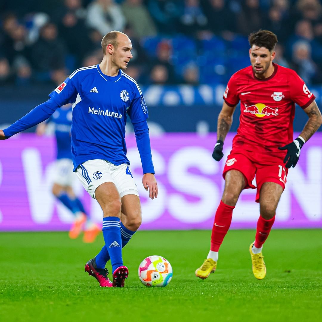 沙尔克04主场2-1力克RB莱比锡，胜利在望