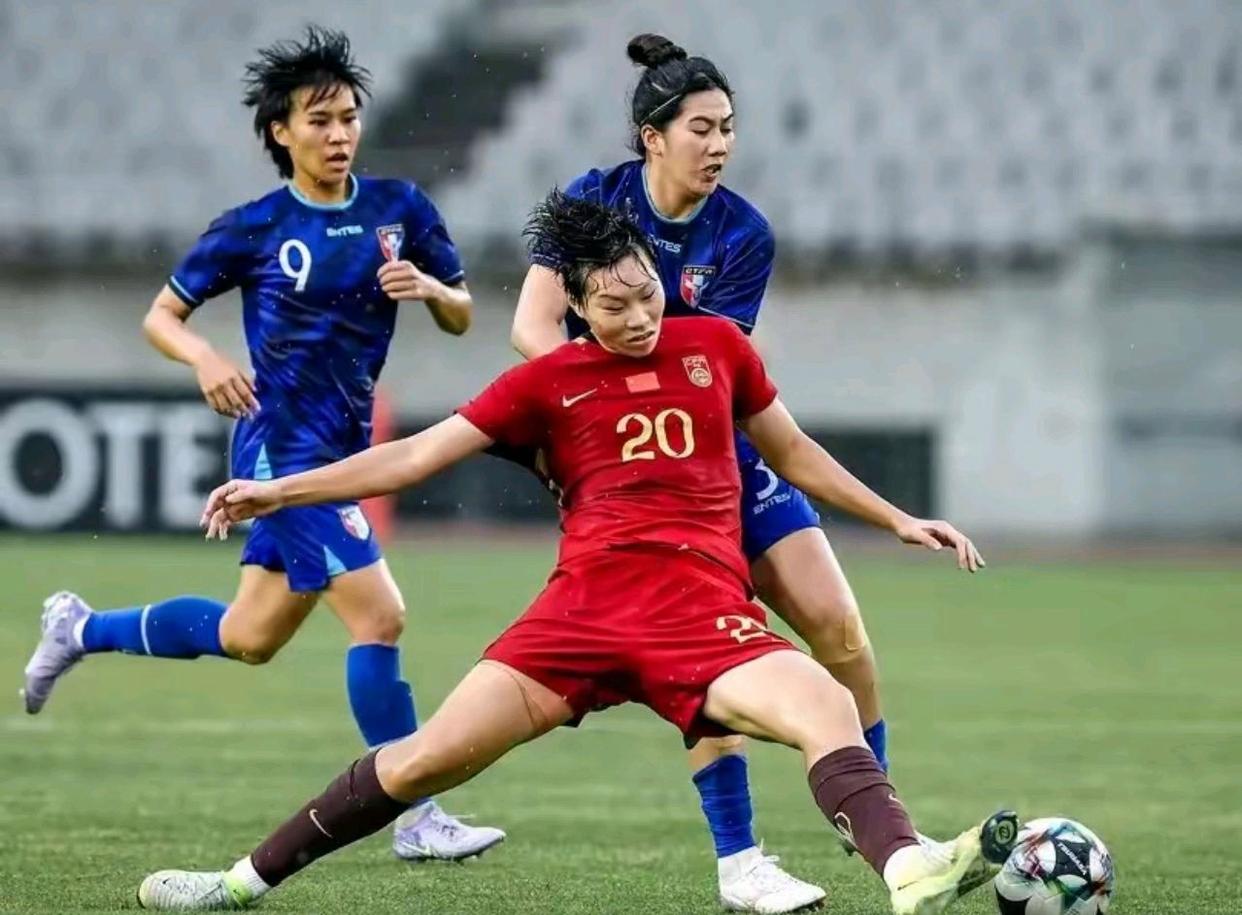 包含中国女足队员展现出色表现，带领球队获胜的词条