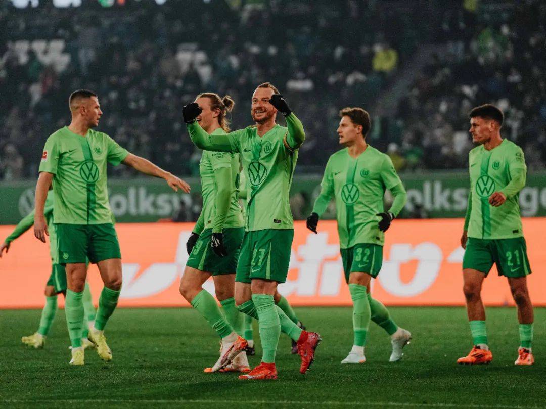 门兴格拉德巴赫客场惊险胜出，继续领跑