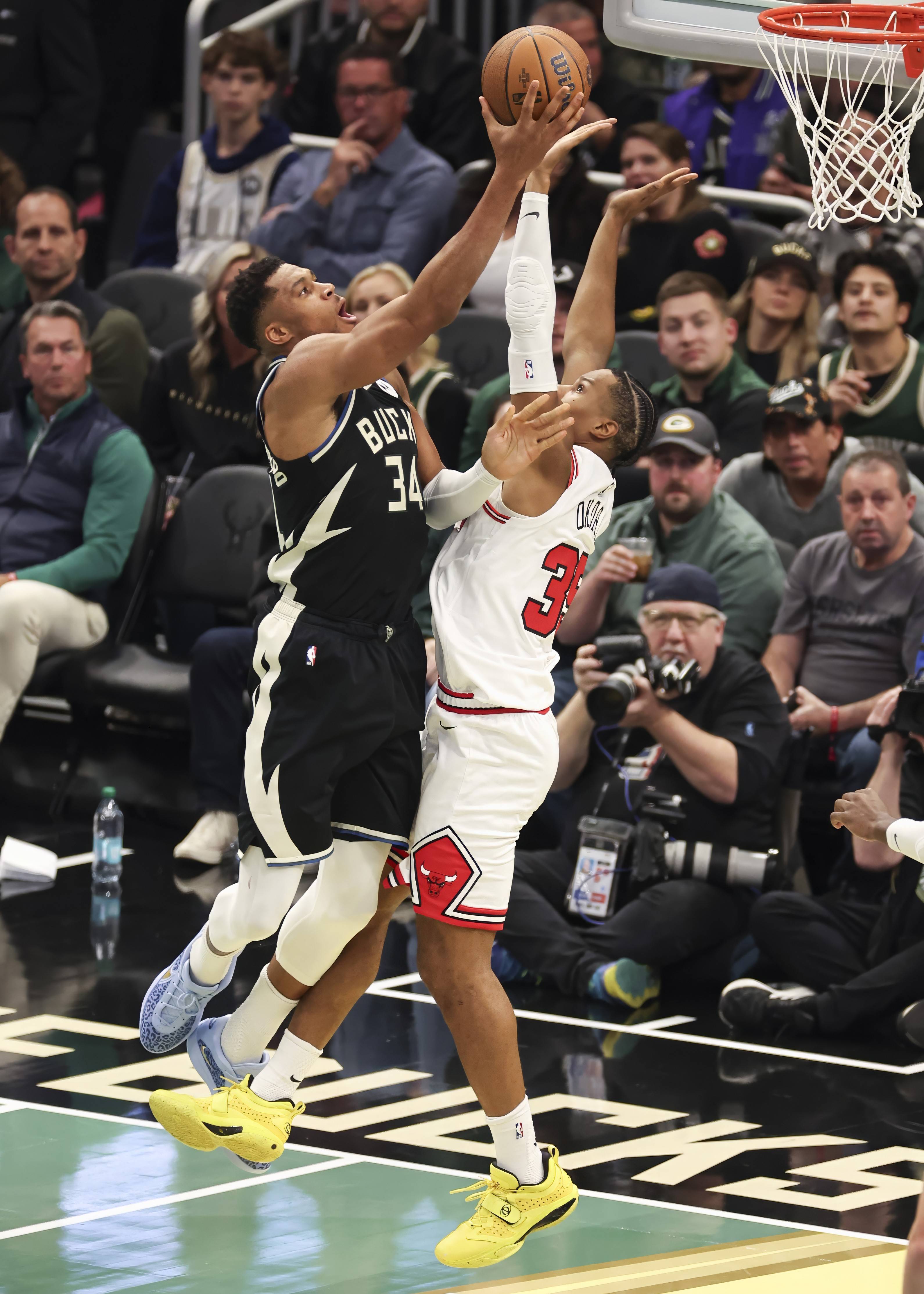 关于雄鹿鏖战马刺,拉文高光表现的信息 关于雄鹿鏖战马刺,拉文高光表现的信息