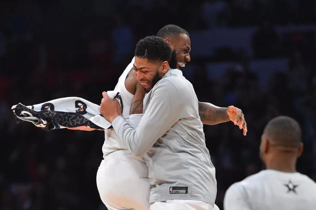 关于热火完胜江苏队,浓眉哥统治全场的信息 关于热火完胜江苏队,浓眉哥统治全场的信息