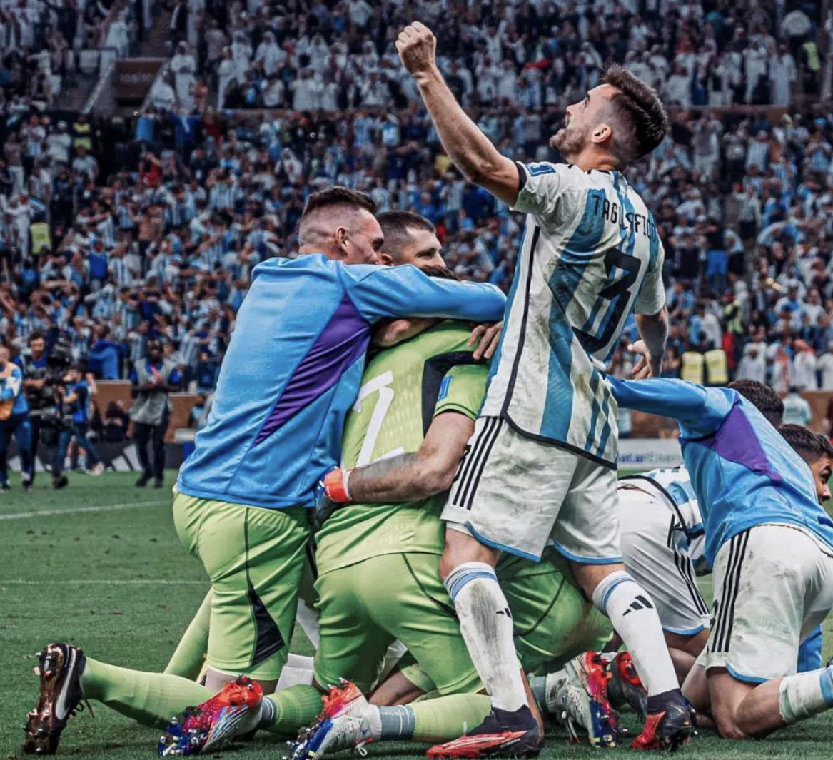 哥伦比亚逆转阿根廷，伊布点燃赛场