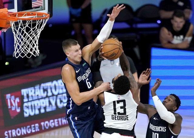 中国队鏖战英格兰队,波尔统治全场 中国队鏖战英格兰队,波尔统治全场